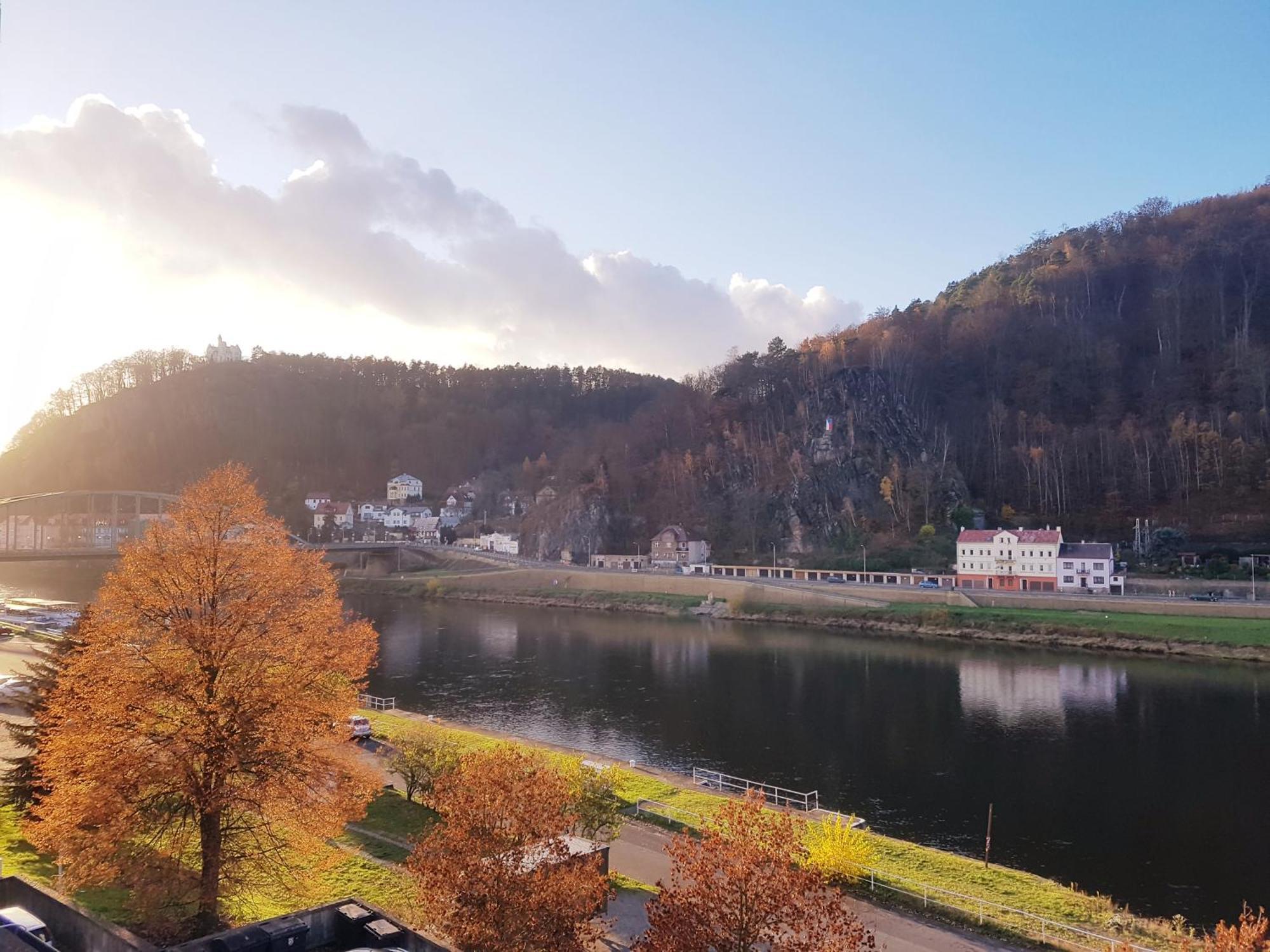 Útulný apartmán v centru, s krásným výhledem Decin Exterior foto